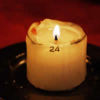 Calendar candle indicates that today is Christmas!